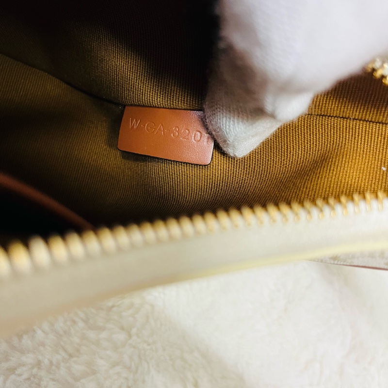 CELINE AVA TRIOMPHE腋下包-23