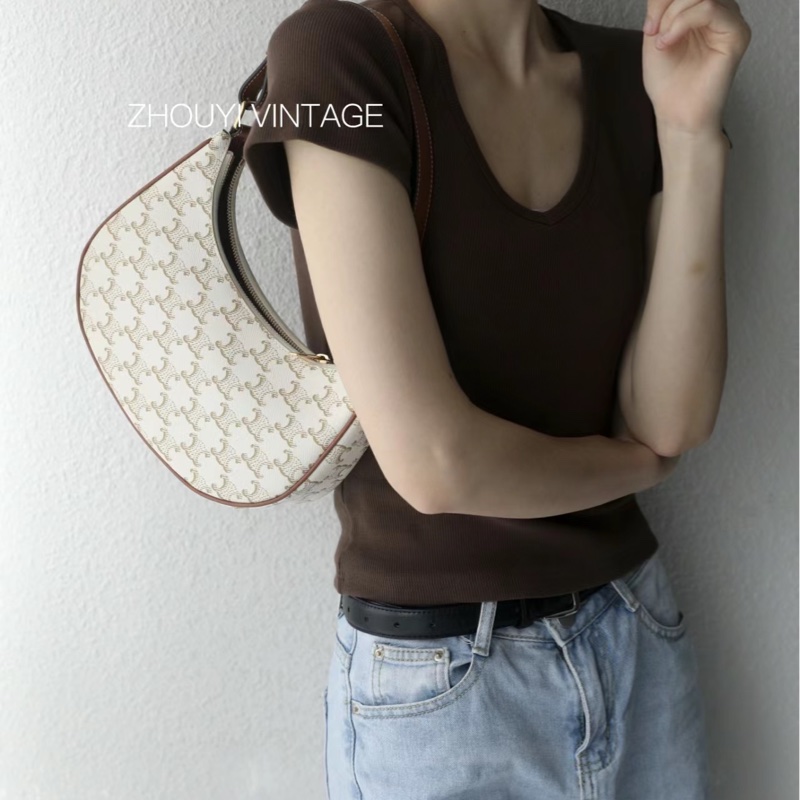 CELINE AVA TRIOMPHE腋下包-26