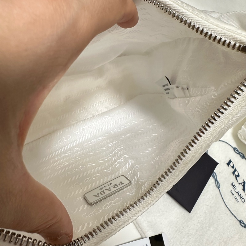Prada Re-Edition 2005 Re-Nylon 白色 腋下包 肩背包 hobo 手提包-5