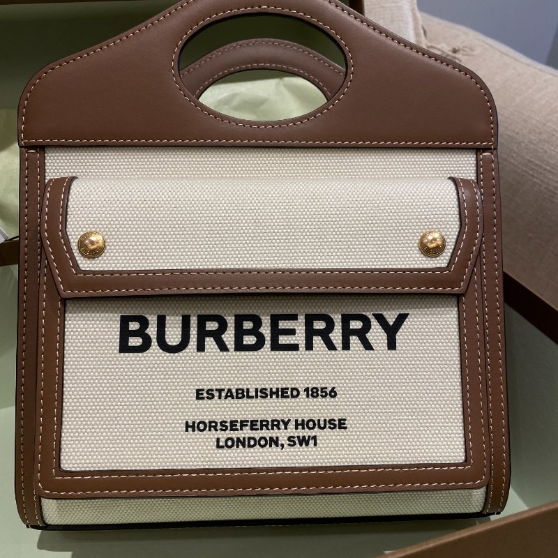 Burberry mini pocket 口袋包-5