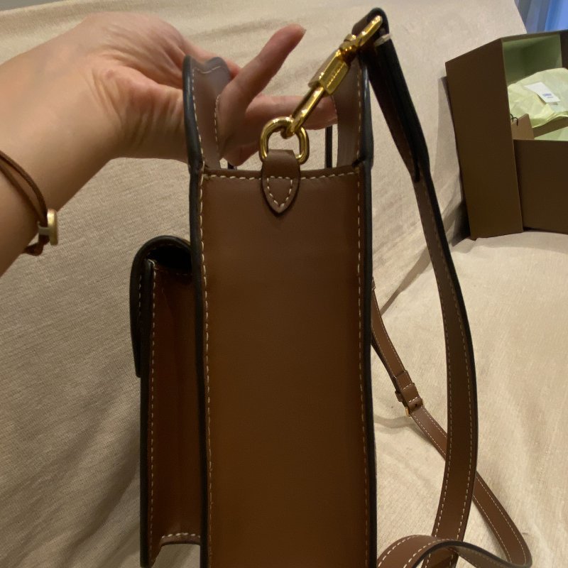 Burberry mini pocket 口袋包-15