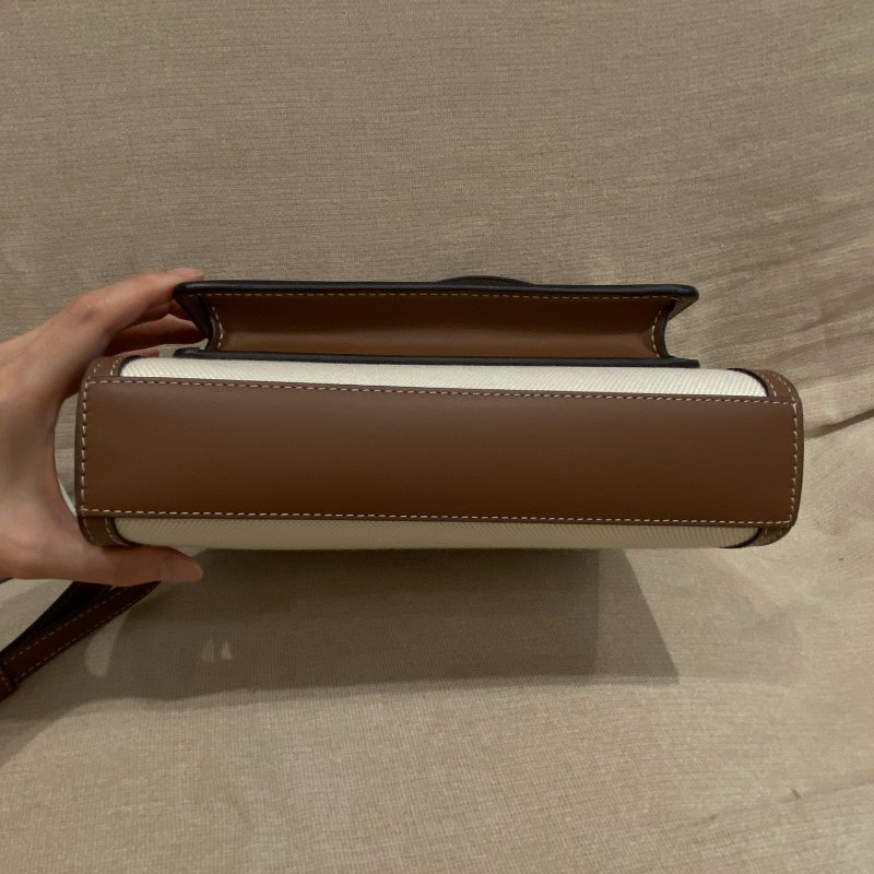 Burberry mini pocket 口袋包-8