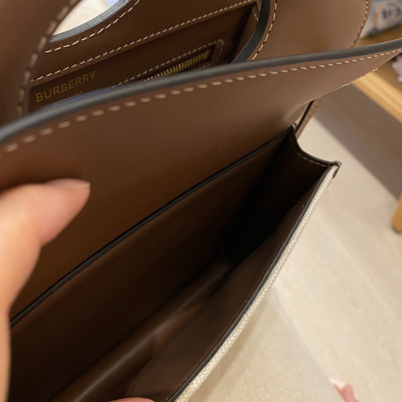 Burberry mini pocket 口袋包-12
