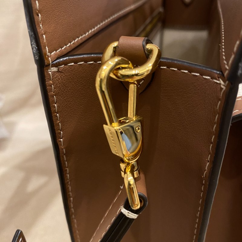 Burberry mini pocket 口袋包-18