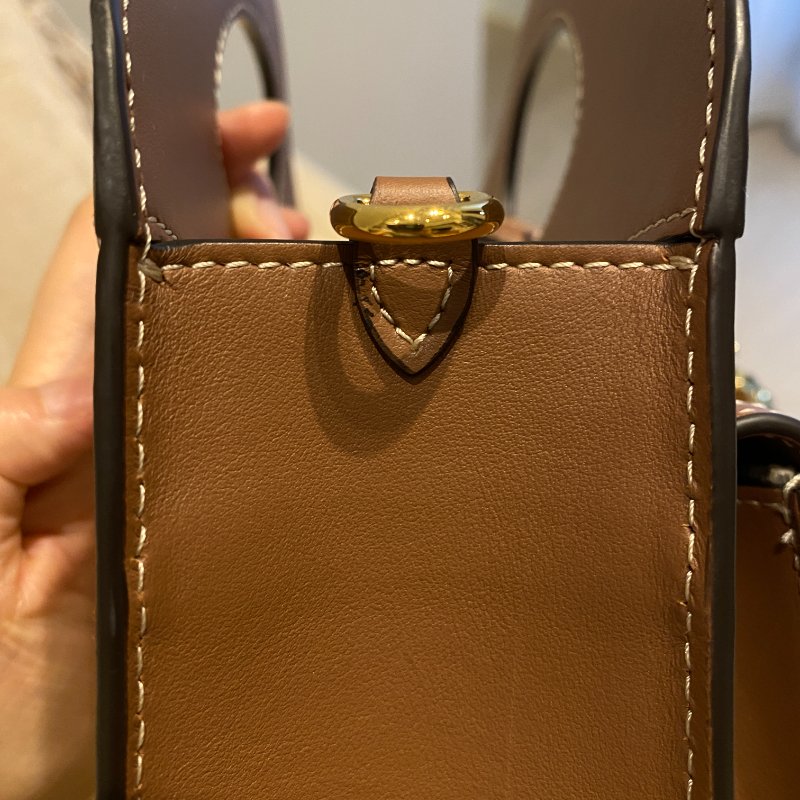 Burberry mini pocket 口袋包-19