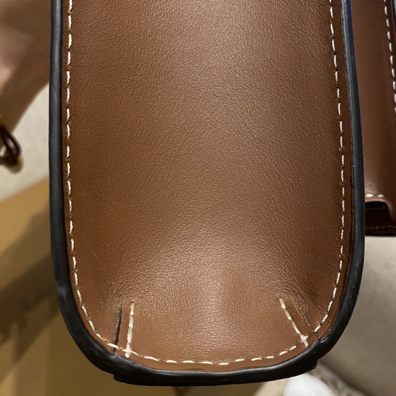 Burberry mini pocket 口袋包-20