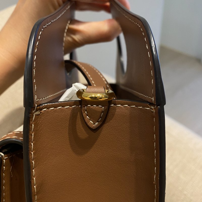 Burberry mini pocket 口袋包-21