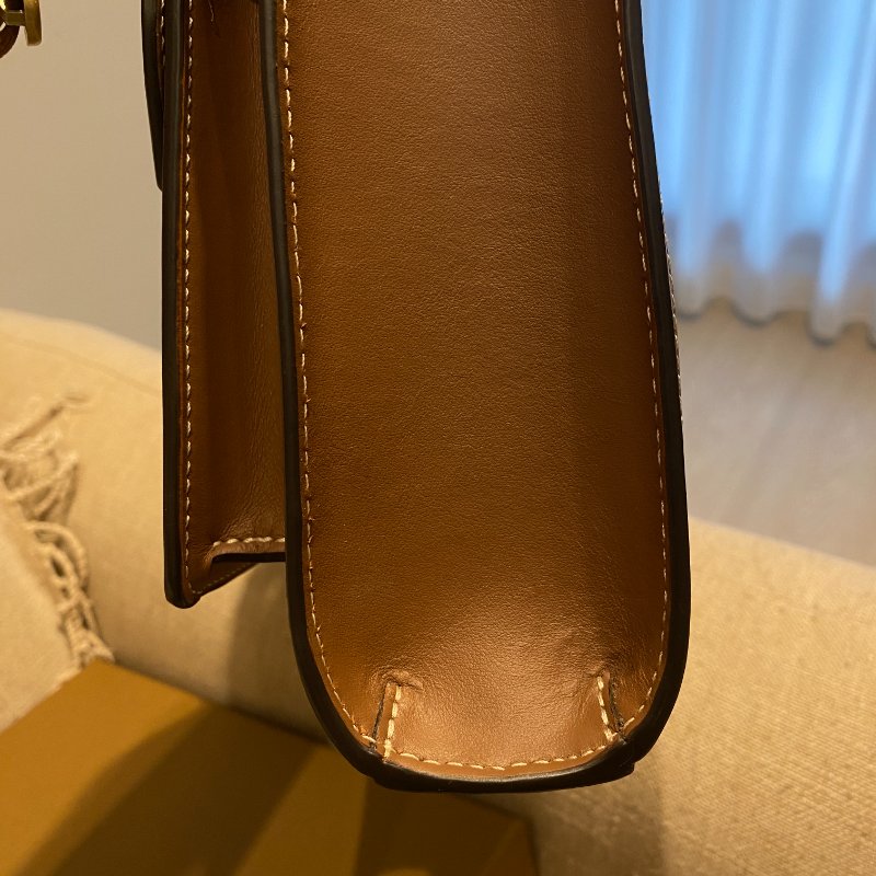 Burberry mini pocket 口袋包-22