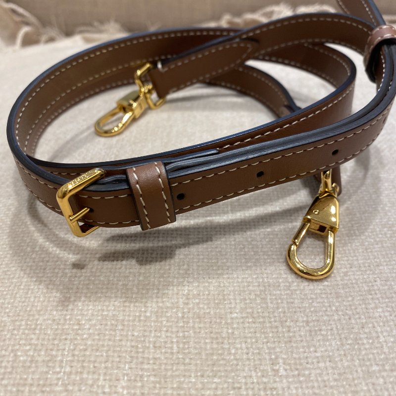 Burberry mini pocket 口袋包-23