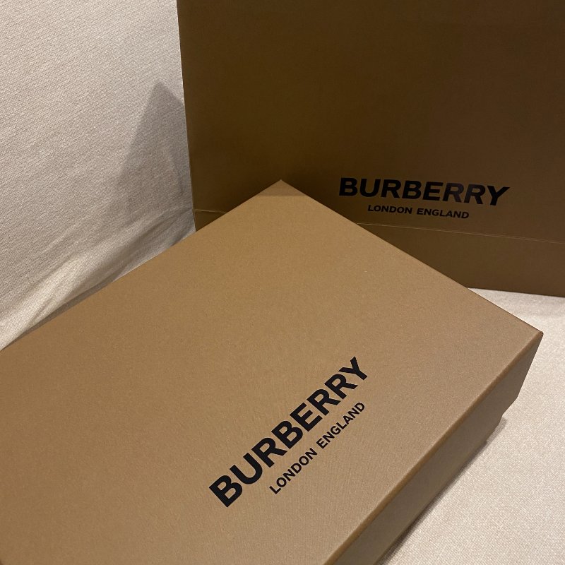 Burberry mini pocket 口袋包-25