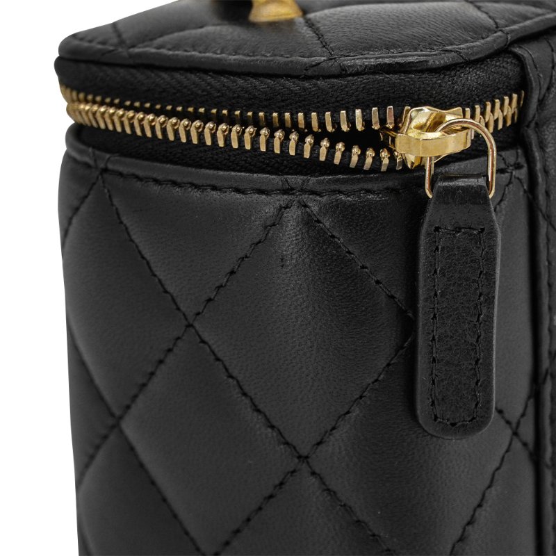 Chanel 展示品 金雙C菱格紋羊皮金球斜背化妝包(AP1447-黑)-7