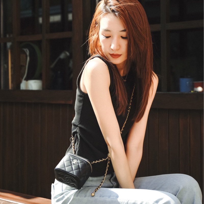 Chanel 展示品 金雙C菱格紋羊皮金球斜背化妝包(AP1447-黑)-1