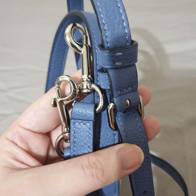 ❤全新正品【COACH銀色馬車LOGO】稀有法國藍色🉐️荔枝牛皮手提/斜背/後背三用包❤-6