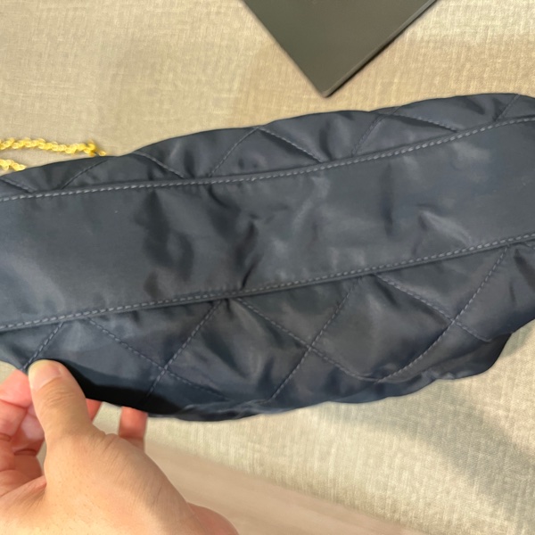 《保留中》Prada尼龍降落傘包《中號/靛藍色/寶藍色/深藍色》-5