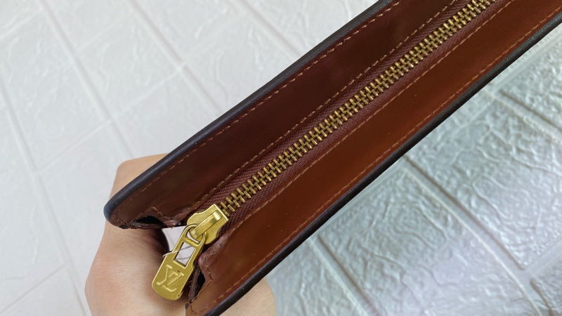 Lv老花中古手拿包化妝包洗漱包改斜背-3