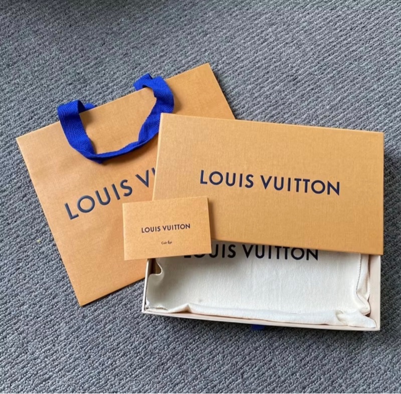 LV 經典 Pochette Felicie EPI 皮革暗釦銀鍊手拿/斜背包-黑-9