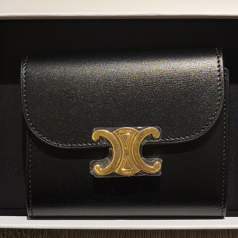 Celine 亮面牛皮革小型TRIOMPHE銀包(黝黑色，9成新，日本專櫃購入）