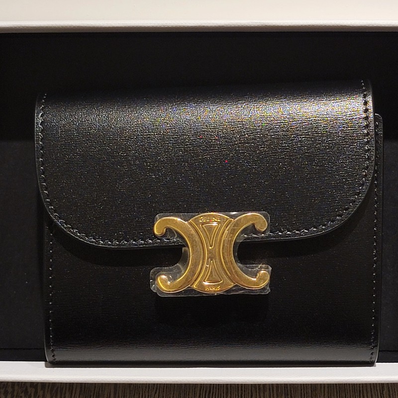 Celine 亮面牛皮革小型TRIOMPHE銀包(黝黑色，9成新，日本專櫃購入）-0