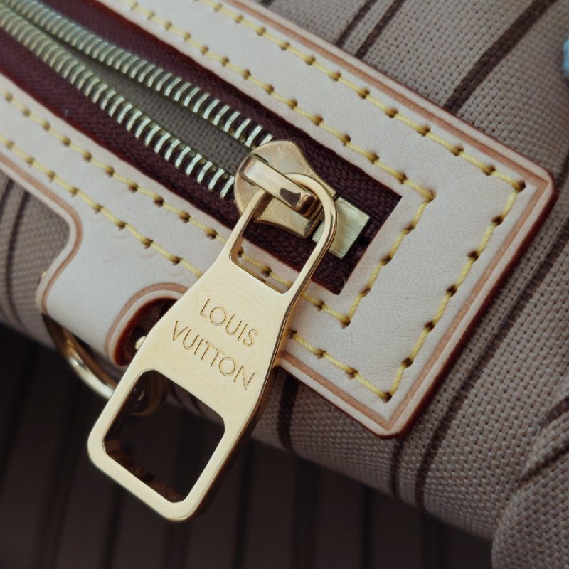 LV Delightful ( MM /中)🌈實品拍照🌈 M40353 肩背包~二手整體約9.5成新-84