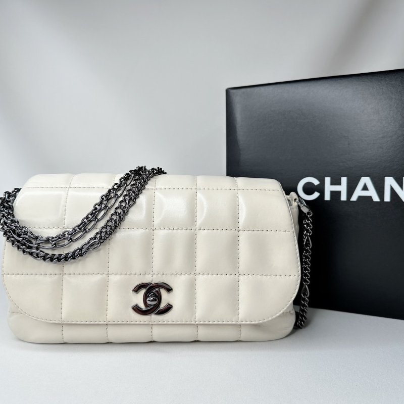 CHANEL 白冰格紋鏈帶肩背包-0