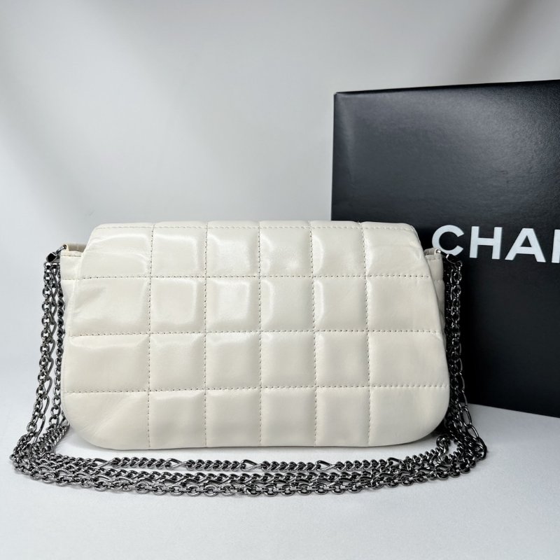 CHANEL 白冰格紋鏈帶肩背包-1