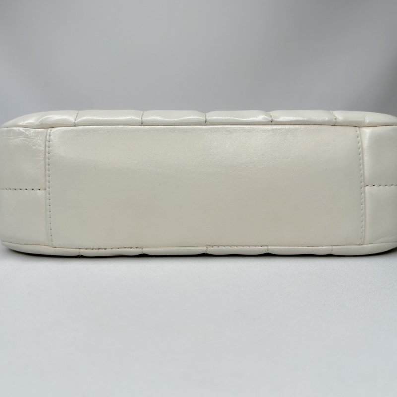 CHANEL 白冰格紋鏈帶肩背包-12