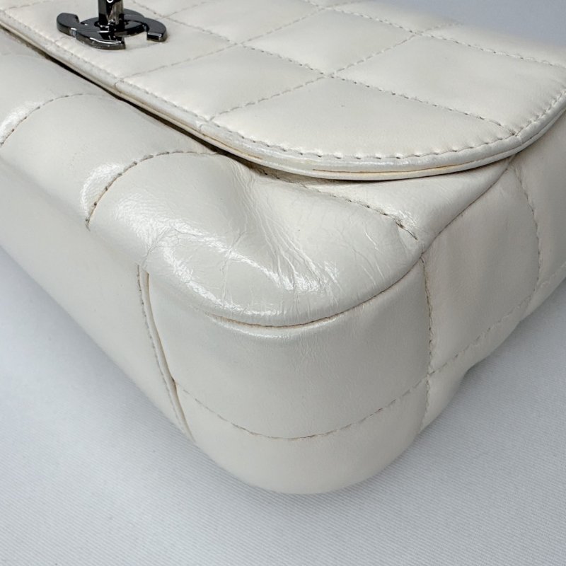 CHANEL 白冰格紋鏈帶肩背包-13