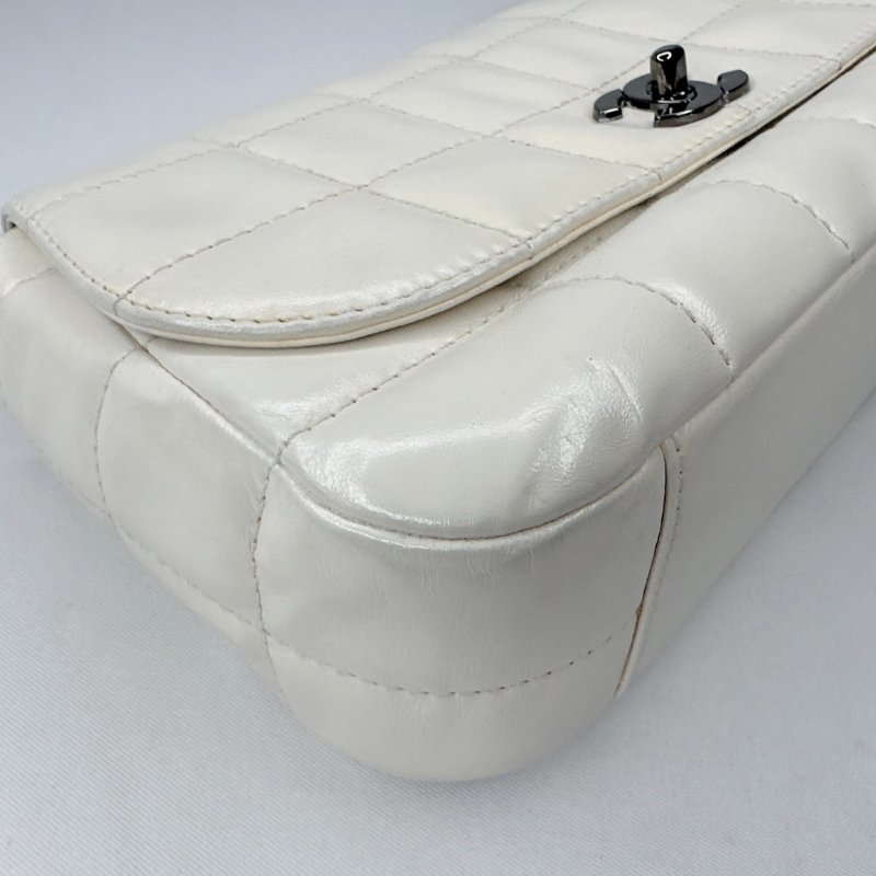 CHANEL 白冰格紋鏈帶肩背包-14