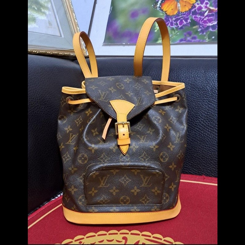 日本超美新二手包/超低價/原價12萬/LV後背包/SP1907-0