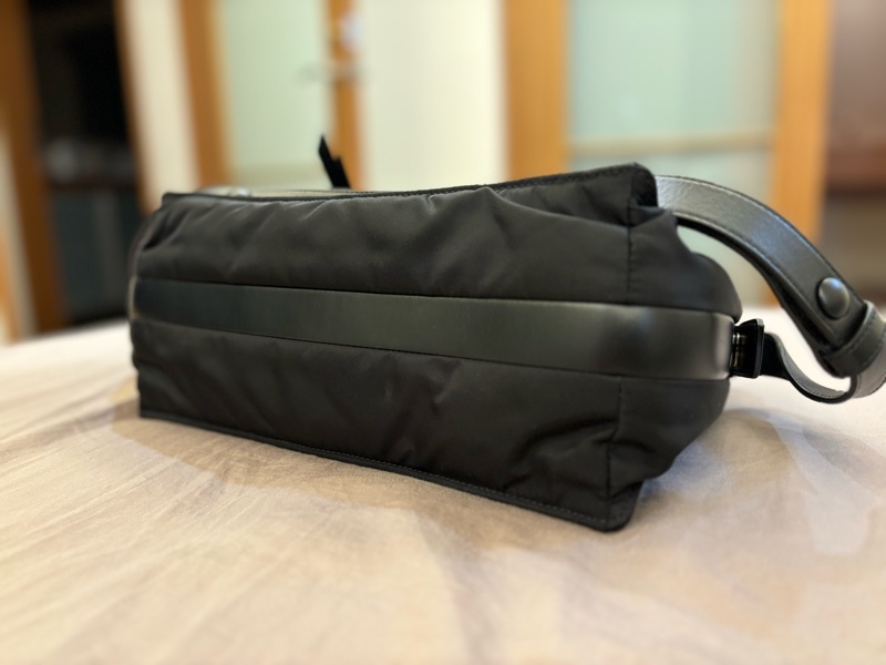 Prada 黑色 尼龍 男女可用 中碼夾棉 Re-Nylon 肩背袋-1