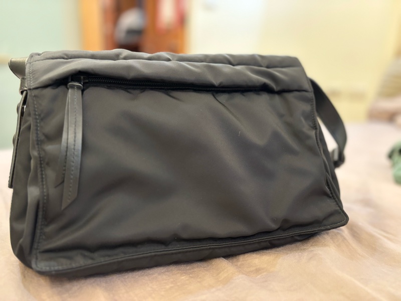 Prada 黑色 尼龍 男女可用 中碼夾棉 Re-Nylon 肩背袋-3