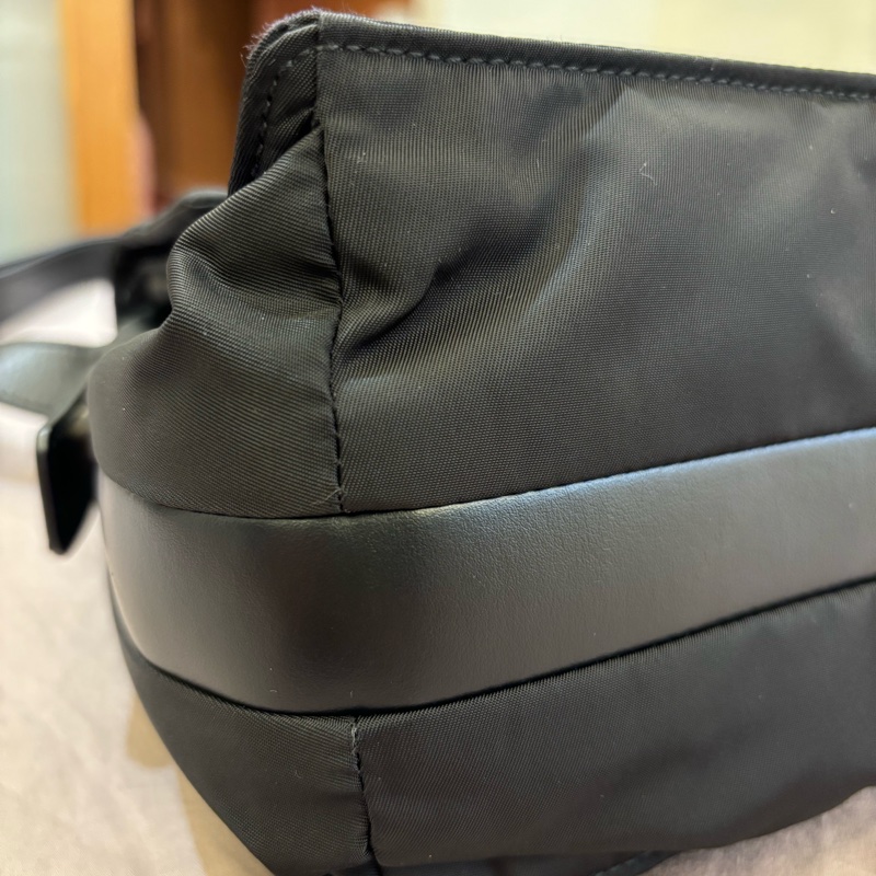 Prada 黑色 尼龍 男女可用 中碼夾棉 Re-Nylon 肩背袋-10