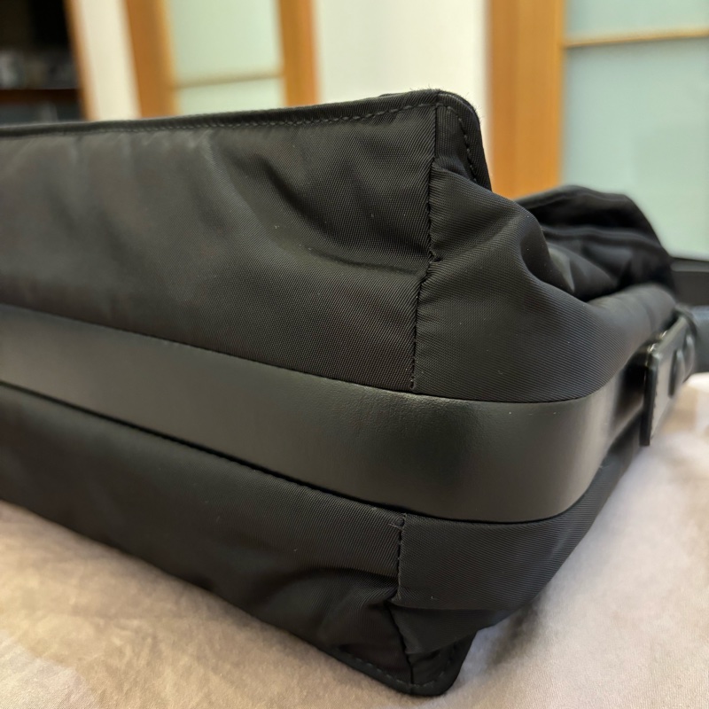 Prada 黑色 尼龍 男女可用 中碼夾棉 Re-Nylon 肩背袋-11
