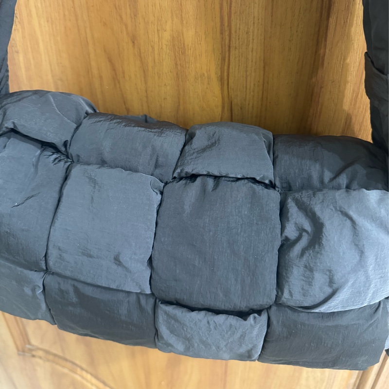 BV padded tech cassette bag 枕頭包(黑)-7