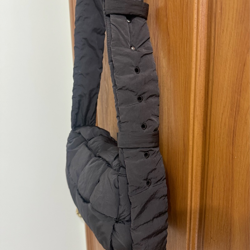 BV padded tech cassette bag 枕頭包(黑)-14