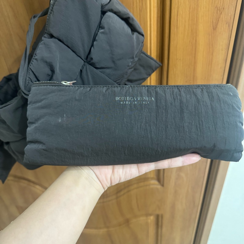 BV padded tech cassette bag 枕頭包(黑)-17