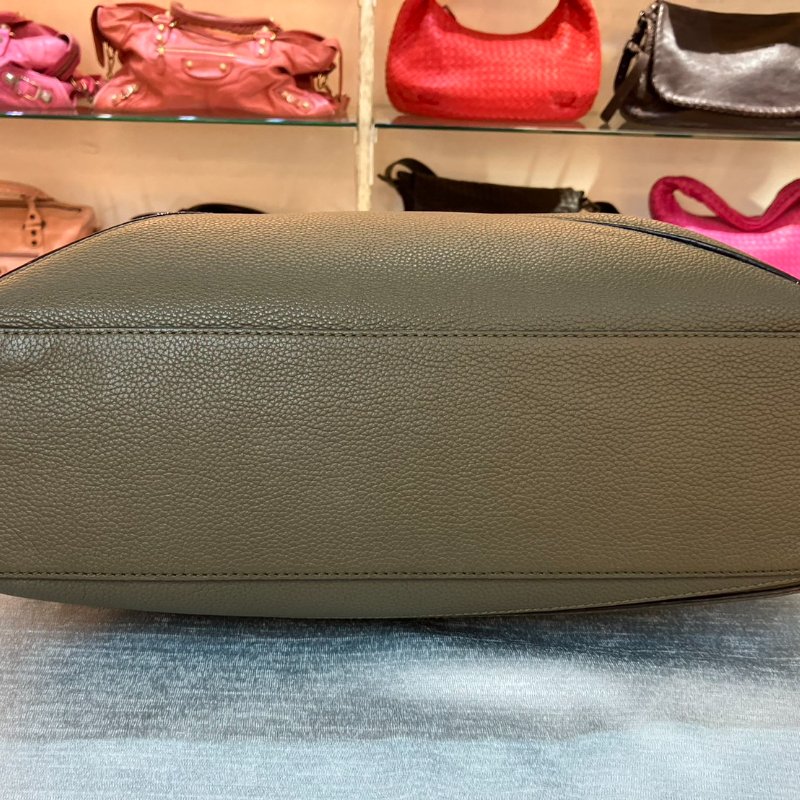 【舊愛新歡】LOEWE深卡其綠色郵差側背包 中性 男士-4