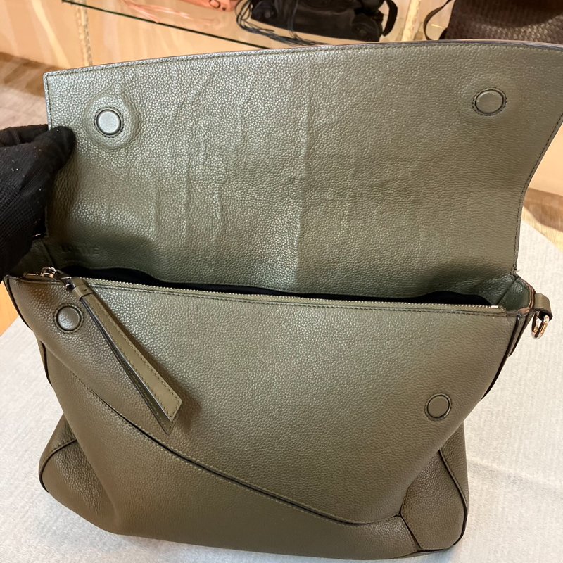 【舊愛新歡】LOEWE深卡其綠色郵差側背包 中性 男士-29