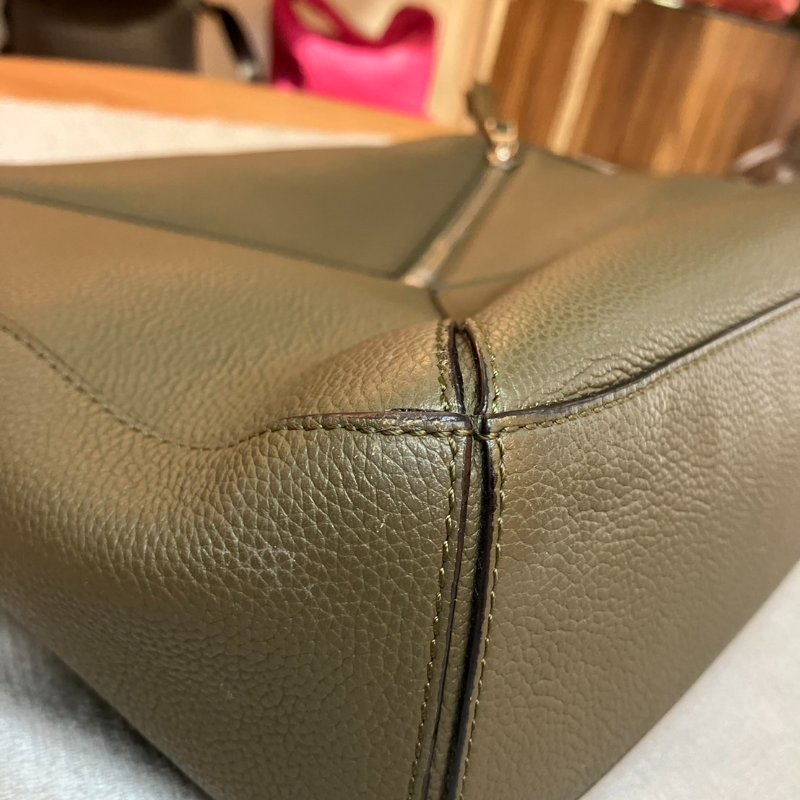 【舊愛新歡】LOEWE深卡其綠色郵差側背包 中性 男士-36