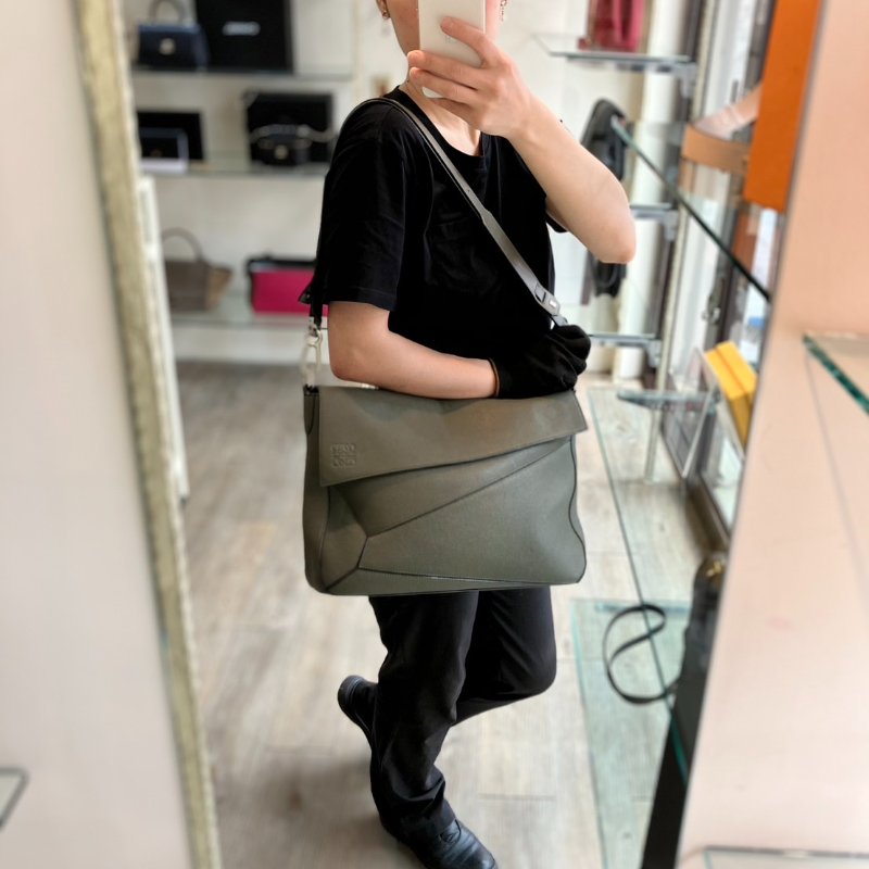 【舊愛新歡】LOEWE深卡其綠色郵差側背包 中性 男士-37