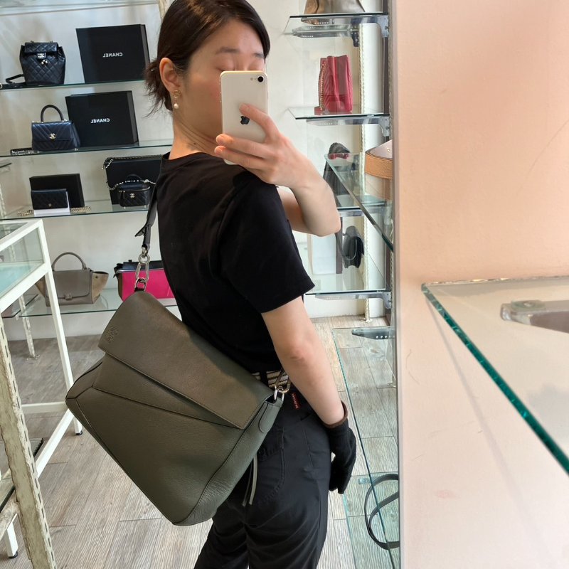 【舊愛新歡】LOEWE深卡其綠色郵差側背包 中性 男士-38