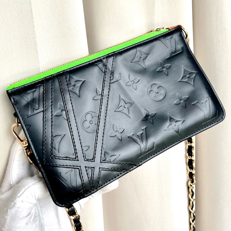 （💫暑期大特價🔥） LV 極度限量款 Robert Wilson聯名 肩背包 腋下包 手提包-0