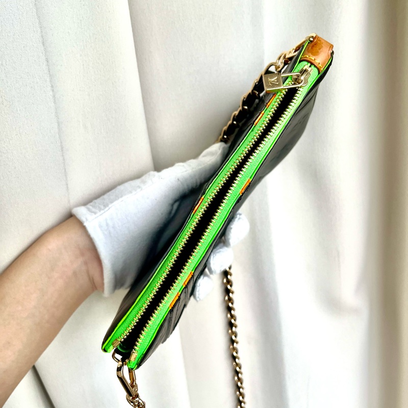 （💫暑期大特價🔥） LV 極度限量款 Robert Wilson聯名 肩背包 腋下包 手提包-10