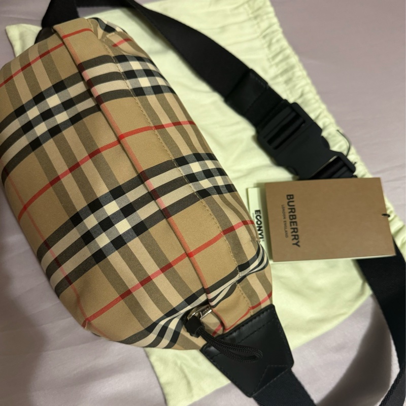 Burberry經典款格紋腰包 95成新（米色）百貨公司購入-2