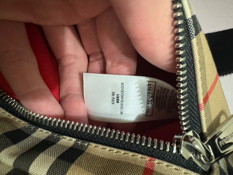 Burberry經典款格紋腰包 95成新（米色）百貨公司購入-4