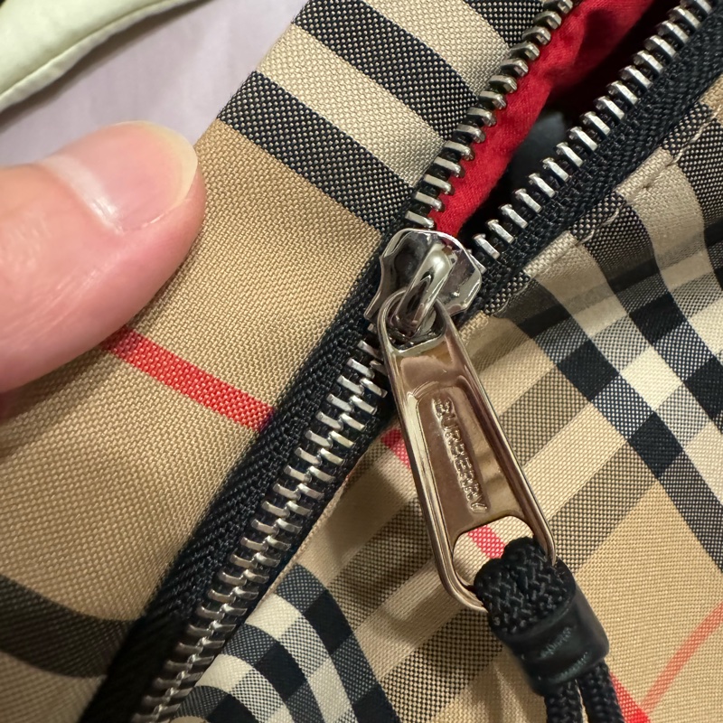 Burberry經典款格紋腰包 95成新（米色）百貨公司購入-7