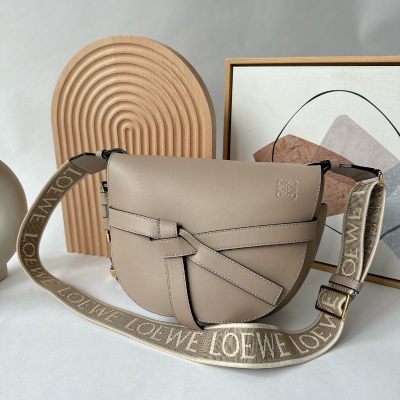 LOEWE 沙色 Small Gate bag 新款小號斜背包-0