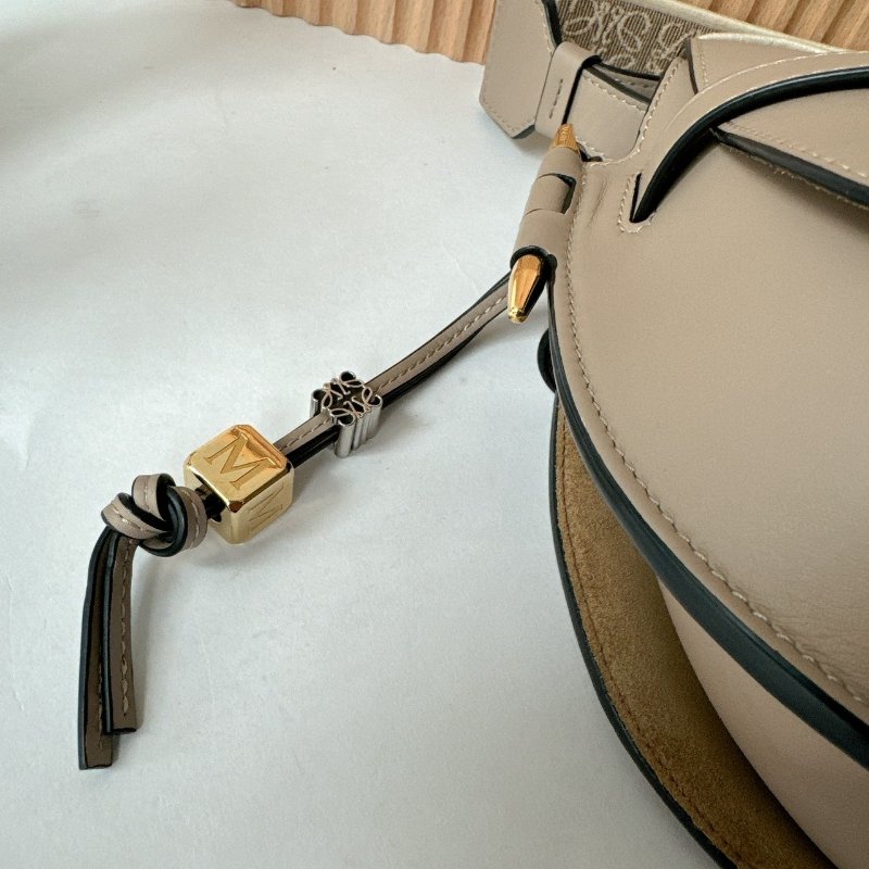 LOEWE 沙色 Small Gate bag 新款小號斜背包-9