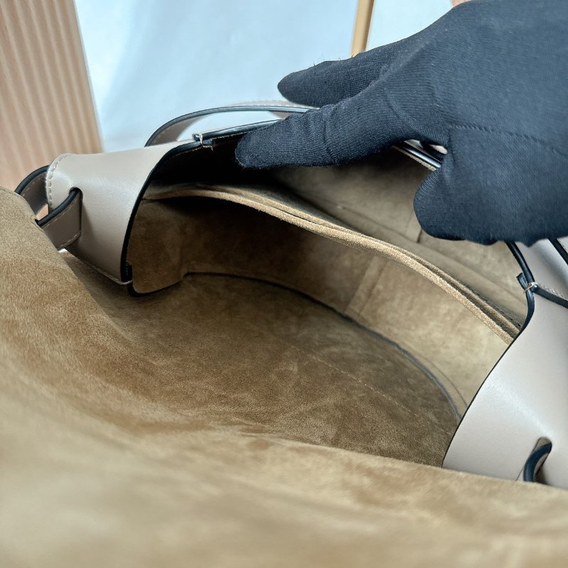 LOEWE 沙色 Small Gate bag 新款小號斜背包-11