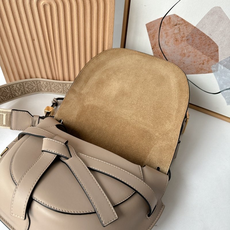 LOEWE 沙色 Small Gate bag 新款小號斜背包-12